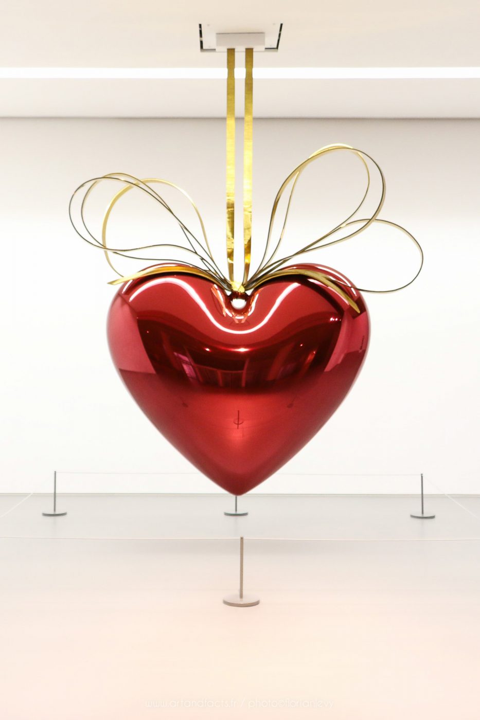 Jeff Koons (tinted clearcoat over cast stainless steel)